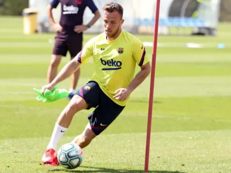 El gran rival de Arturo Vidal en Barcelona, Arthur, recibe una dura crítica