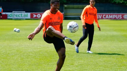 Denzel Dumfries en los entrenamientos del PSV