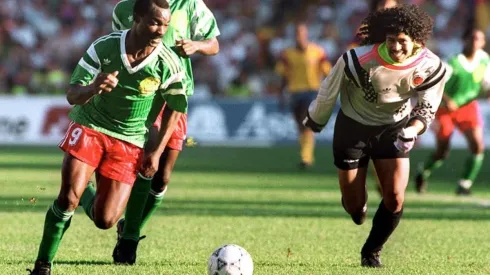 Higuita a la siga de Roger Milla en Italia 90.