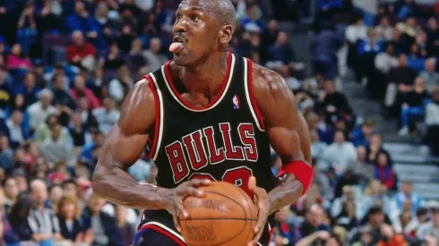 Michael Jordan dejó la postura neutral que lo caracterizaba y comenzó a sacar la voz y a realizar donaciones en favor del pueblo afroamericano