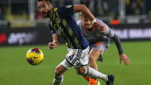 Mauricio Isla se acerca a Boca Juniors tras su paso por Turquía