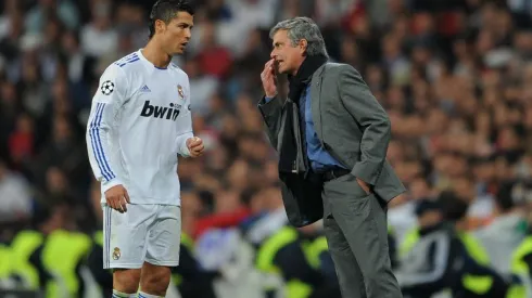 Mourinho le da instrucciones a Cristiano Ronaldo cuando ambos estaban en el Real Madrid