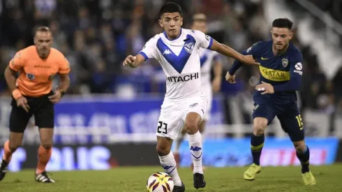 El mediocampista de Vélez Sarsfield, Thiago Almada, ha sido comparado con Messi y grandes clubes se han interesado en su pase