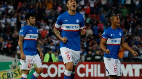 Valber Huerta celebra un gol junto a Edson Puch y César Munder