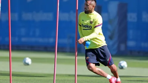 Arturo Vidal en las prácticas del Barcelona