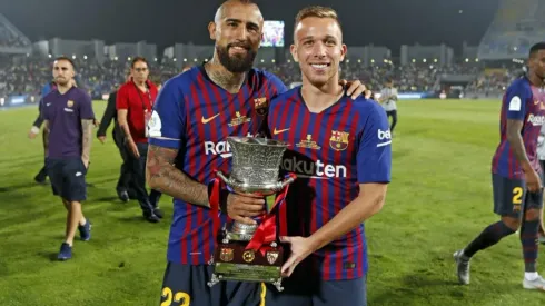 Vidal y Arthur campeones de la Supercopa de España con el Barcelona.