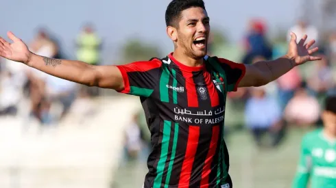 Lucas Passerini celebrando un gol a la UC