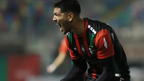 Lucas Passerini le da las gracias a Ivo Basay