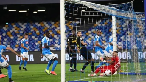 Eriksen abrió la cuenta con un tiro desde la esquina