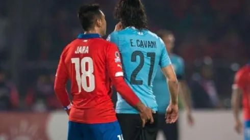 Cavani y el dedo de Jara.