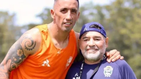 Diego Maradona aplaudió la donación de Lucas Barrios