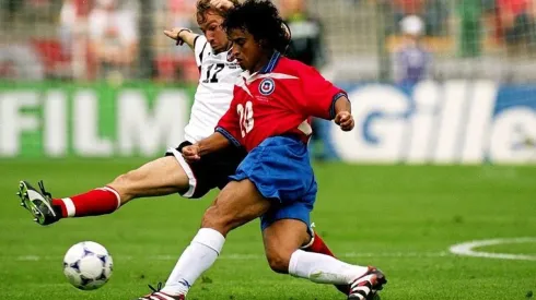 Fabián Estay jugando contra Austria en el Mundial de Francia 1998