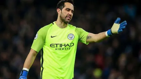 Guardiola no citó al portero Bravo para el reestreno de Manchester City ante Arsenal.