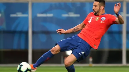 Isla y una década como el lateral derecho de la Roja.