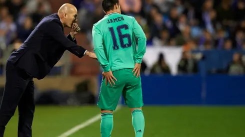 Zinedine Zidane junto a James Rodríguez en la actual temporada en el Real Madrid