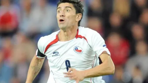 Héctor Mancilla jugando un amistoso con la Roja ante Dinamarca