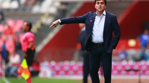 Gustavo Quinteros dirigiendo a Xolos