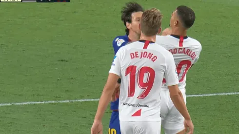 El empujón de Messi.