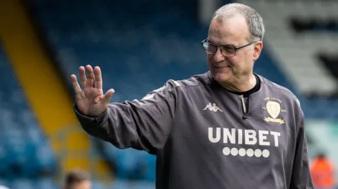 Marcelo Bielsa en la banca del Leeds United
