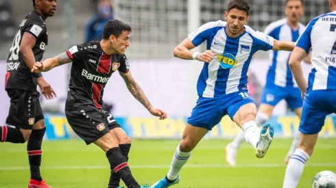 Charles Aránguiz ante el Bayern Munich