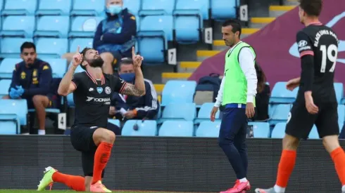 El francés Olivier Giroud le dio la victoria a Chelsea ante Aston Villa