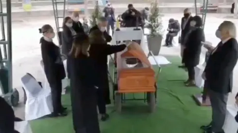 El momento exacto en que Sebastián Piñera despide a su tío Bernardino Piñera.