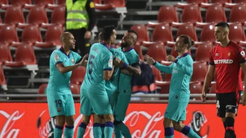 Arturo Vidal festeja junto a sus compañeros