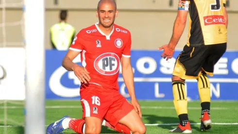 Sebastián Sacha Sáez estará al menos seis meses fuera de las canchas después de la dura lesión sufrida