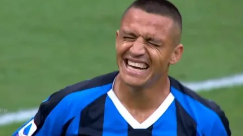 Alexis lamenta que su cabezazo no entró ante Sassuolo.
