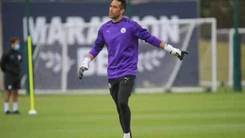 Claudio Bravo volvió a las prácticas con el Manchester City