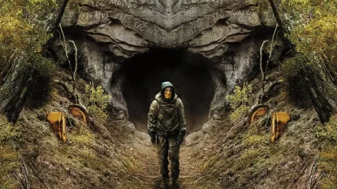 Jonas vuelve desde el futuro-pasado para salvar a todos del apocalípsis.