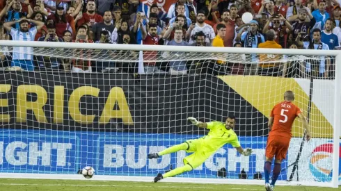 Francisco Silva le convierte a Sergio Romero