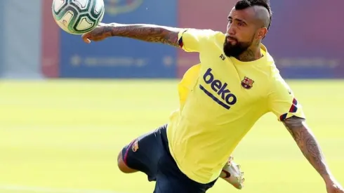 Vidal marca un golazo en el entrenamiento de Barcelona.