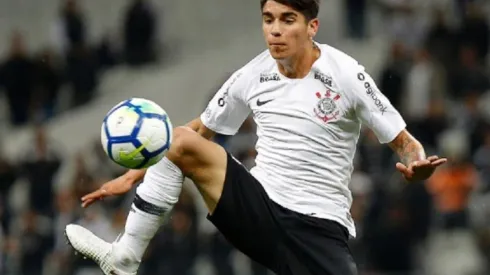 Araos sería uno de los ocho futbolistas contagiados de covid-19 en Corinthians.