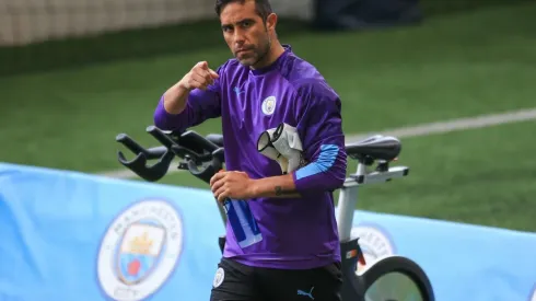 Claudio Bravo confirmó que seguirá en el Manchester City hasta el final de la temporada.