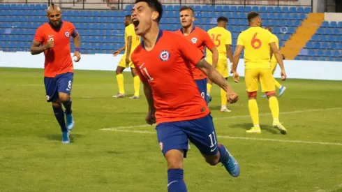 Felipe Mora festeja su gol ante Guinea