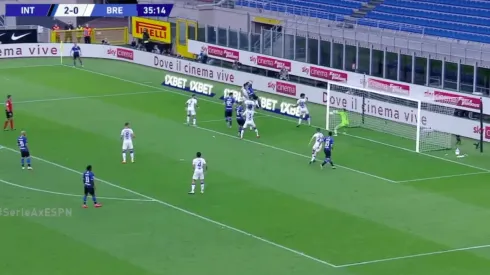 Alexis estuvo a nada de anotar un golazo olímpico ante el Brescia