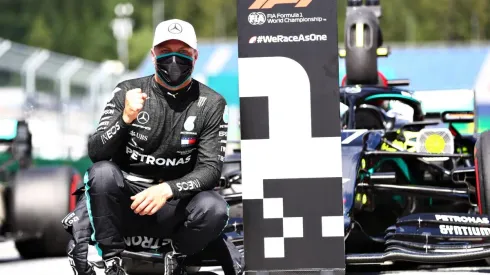 El finlandés de Mercedes logró ganarle a su compañero Lewis Hamilton y saldrá primero este domingo en la grilla del GP de Austria.