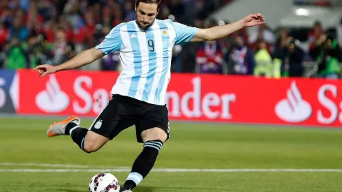 Gonzalo Higuaín en el momento exacto en que se perdió el penal contra Chile