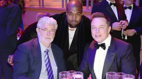 George Lucas, Kanye West y Elon Musk en una gala.