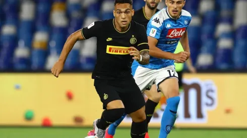 Lautaro Martínez ante el Nápoli