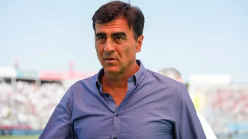 Gustavo Quinteros ya tuvo una conversación con Colo Colo, pero de ahí se ha mantenido cauto.