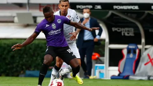 Mazatlán, equipo que militan cinco chilenos, confirmó tres casos positivos de covid-19.