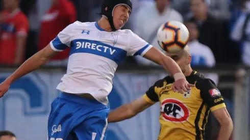Diego Valencia tuvo que jugar un tiempo con un casco protector en la UC