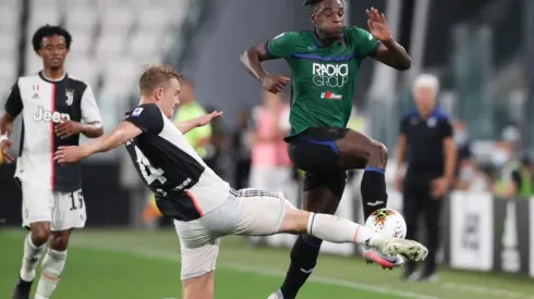 Zapata pisa a De Ligt en la zona más dolorosa para un hombre.