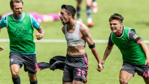 El Leeds de Bielsa celebró con todo el gol que los está dejando a un paso de la Premier League