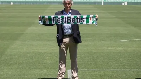 Manuel Pellegrini comenzó su proyecto en el Betis de España con la llegada de sus colaboradores más directos