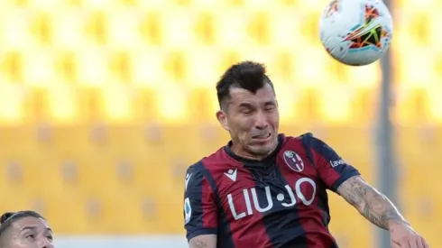 Gary Medel vuelve a ser titular en Bologna