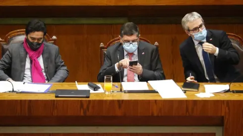 Los ministros Alvarado y Blumel se comprometieron con los partidos oficialistas a mejorar la propuesta para la Clase Media.