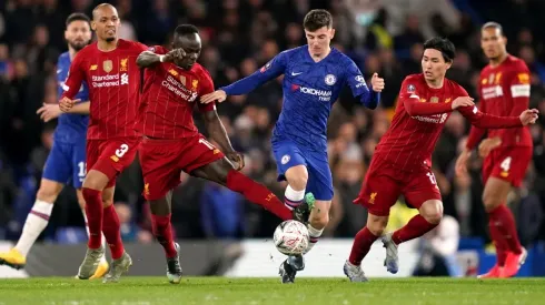 Liverpool y Chelsea se ven las caras en Anfield.